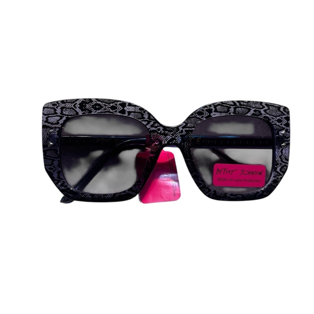 NWT Betsey Johnson Sunglasses Black Grey Snakeskin Retro 100% UV Sun Protection